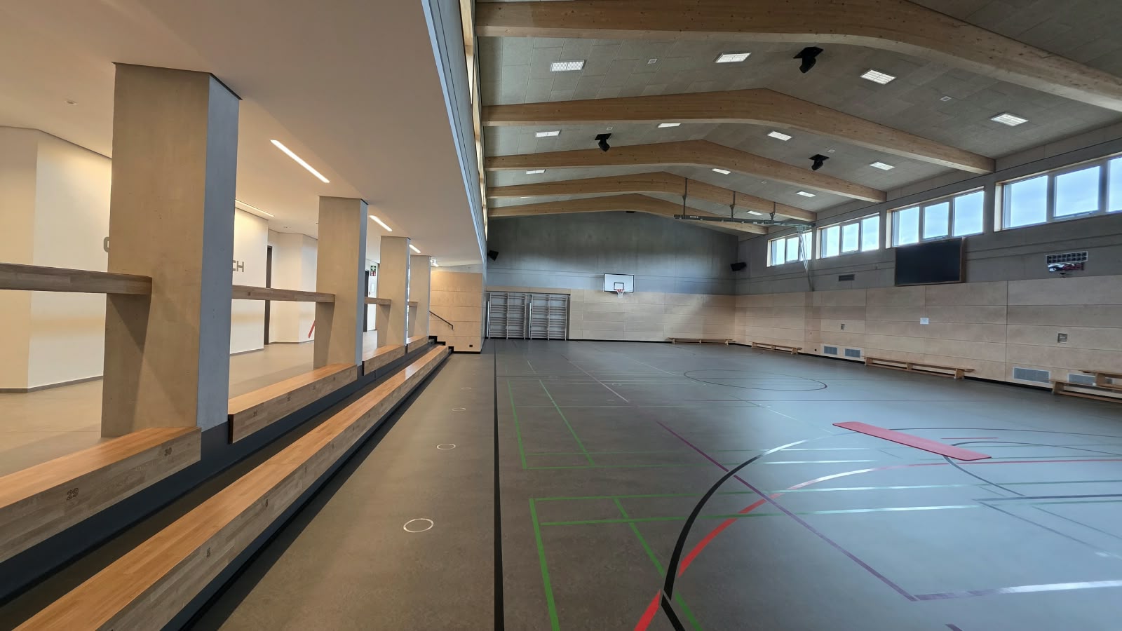 Turnhalle des SC Oberölsbach mit Hobby Horsing Parcours, Wintertraining am Freitag